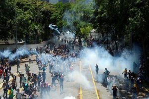 Lee más sobre el artículo Exigimos al Estado venezolano poner fin a la escalada de represión de protestas pacíficas